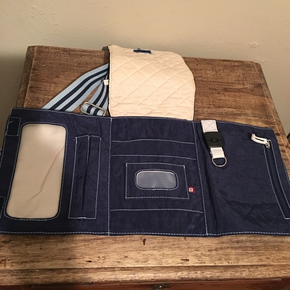 FAT FACE CROSSBODY BAG - Picture 3 of 4